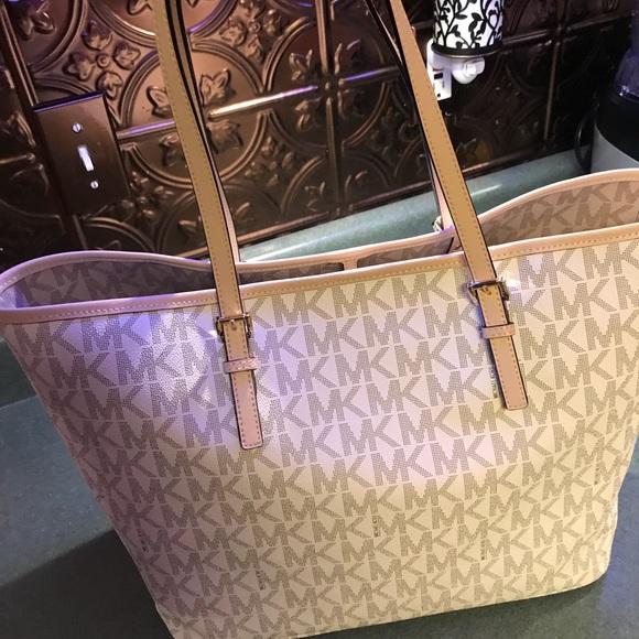 Michael Kors Handbags - Brand New With Tags Michael Kors Tote